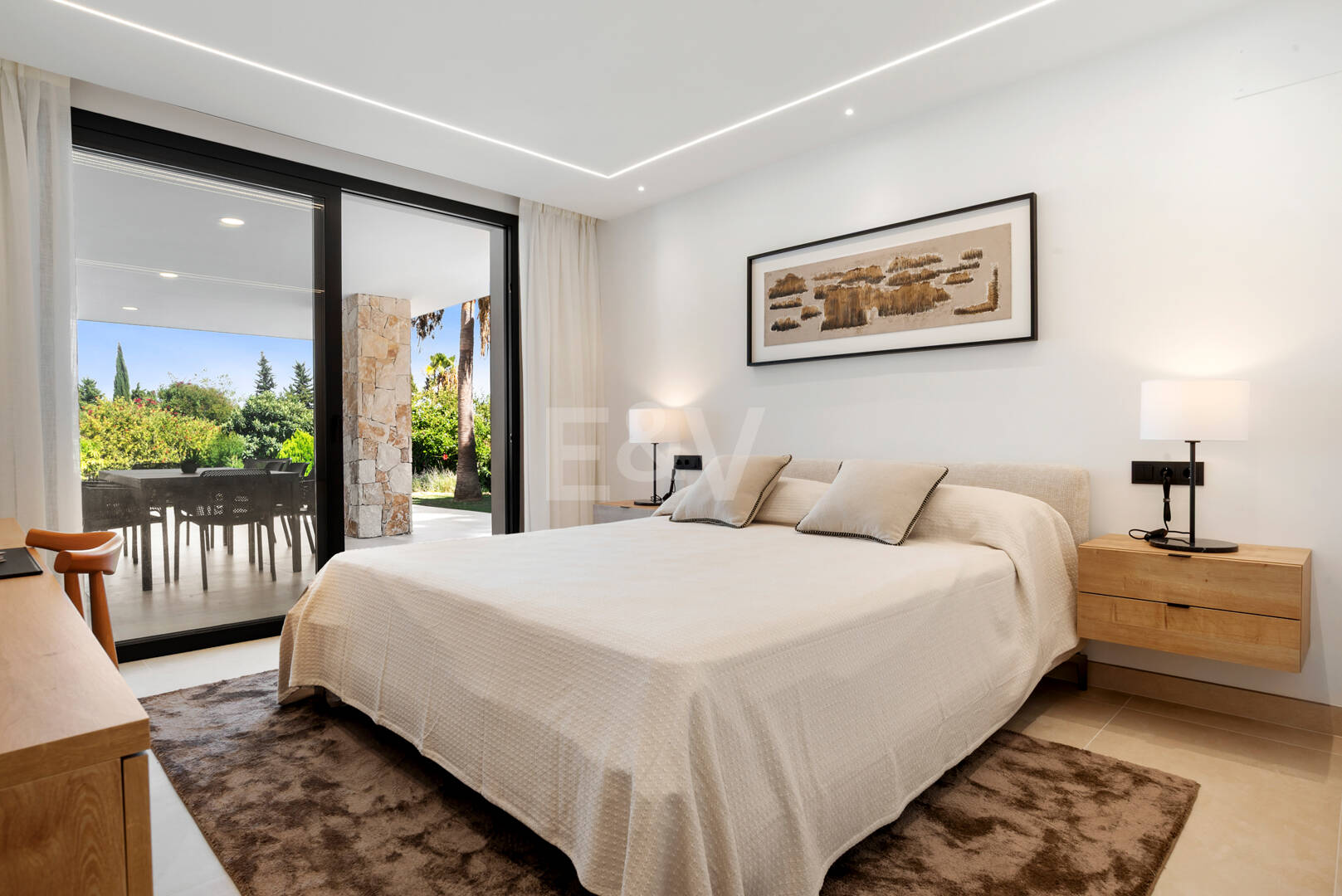 Elegante zeitgenössische Villa in der Nähe des Guadalmina Golfplatzes und unweit des Strandes