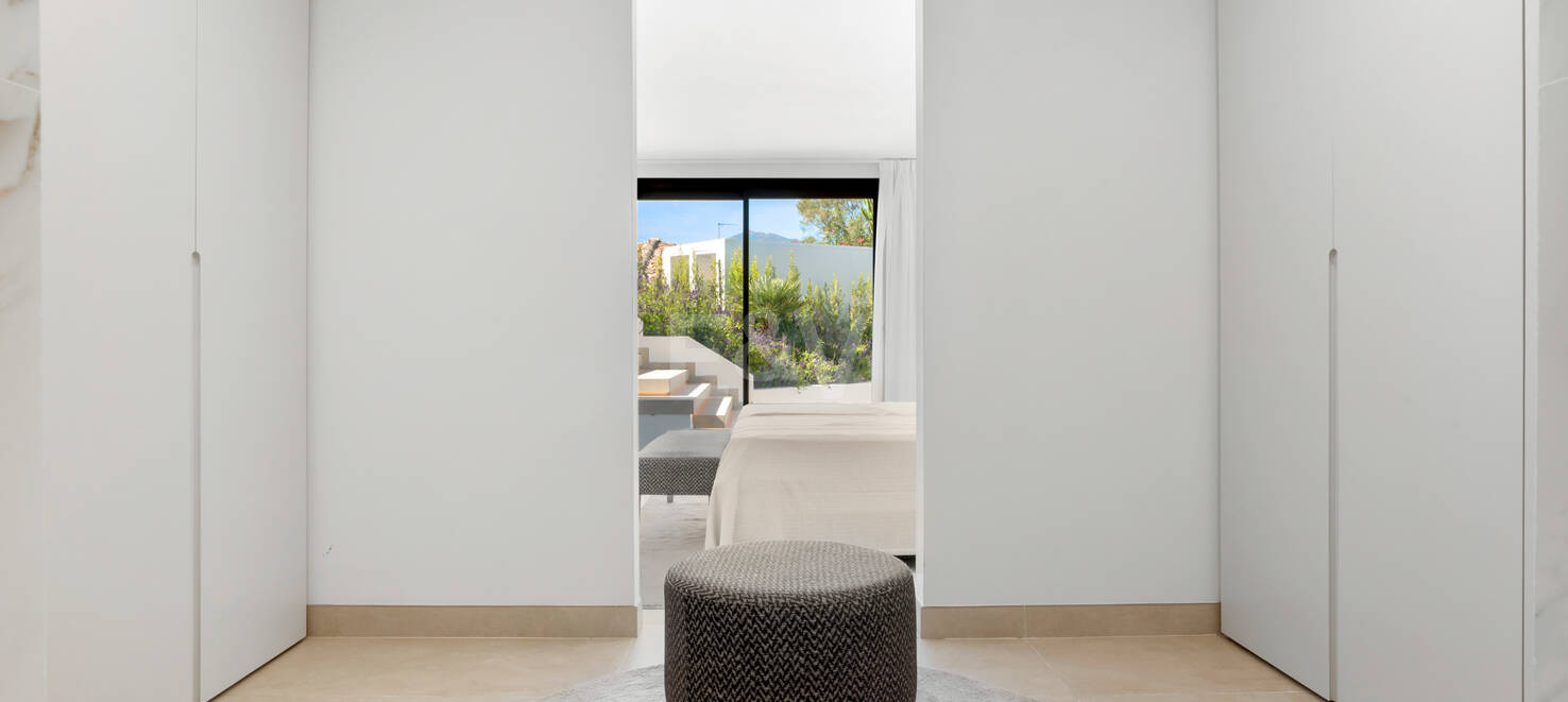 Elegant Contemporary Villa Near Guadalmina Golf and close to the Beach