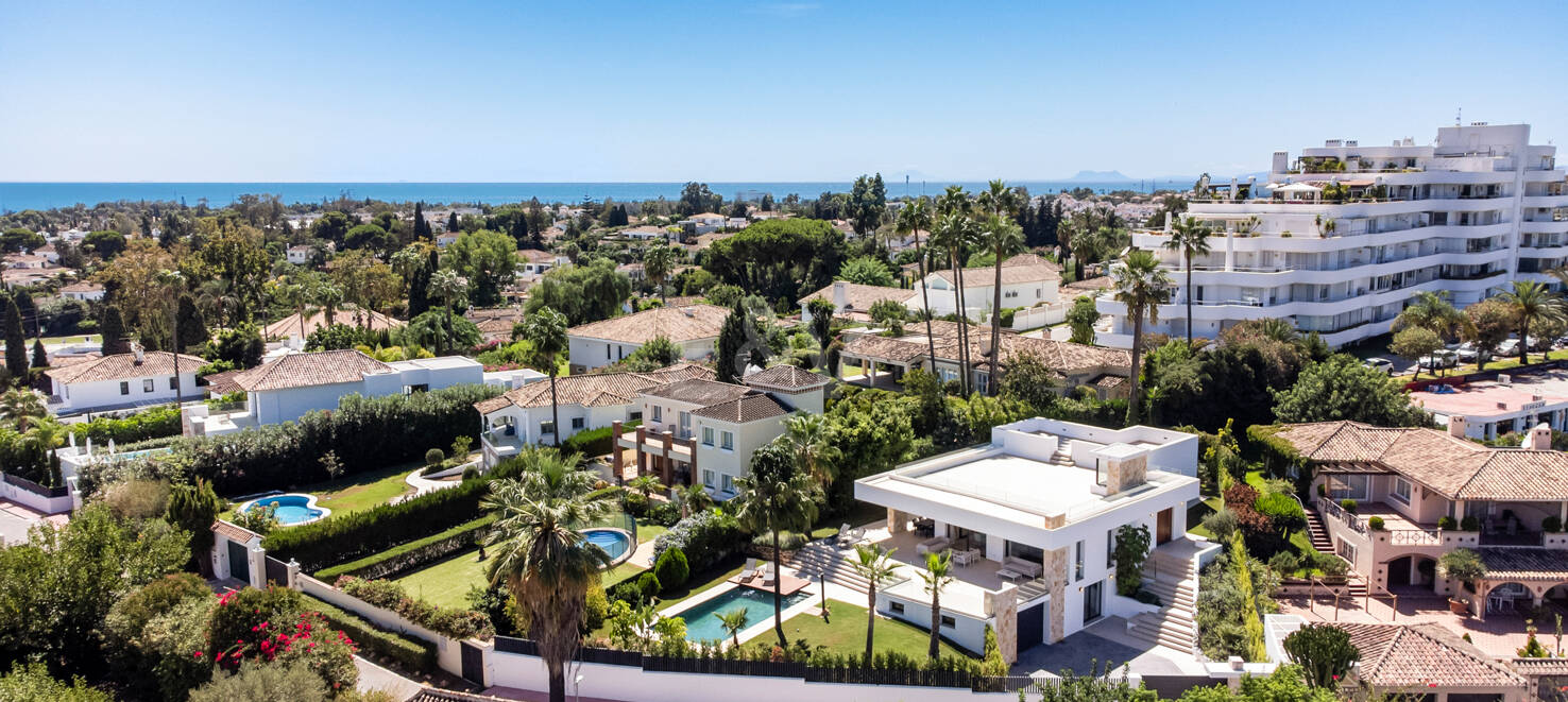 Elegant Contemporary Villa Near Guadalmina Golf and close to the Beach