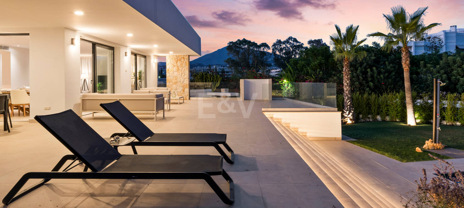Elegant Contemporary Villa Near Guadalmina Golf and close to the Beach