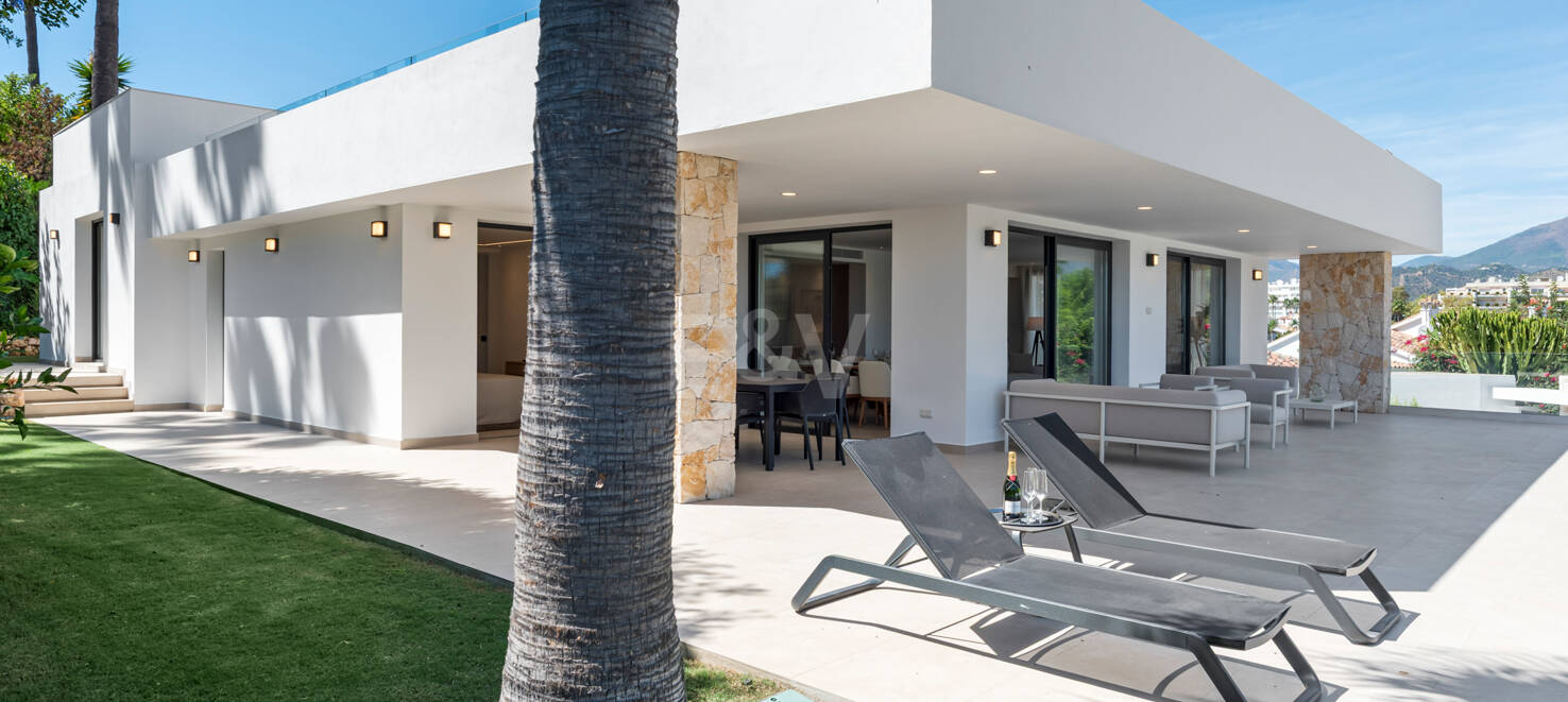 Elegant Contemporary Villa Near Guadalmina Golf and close to the Beach