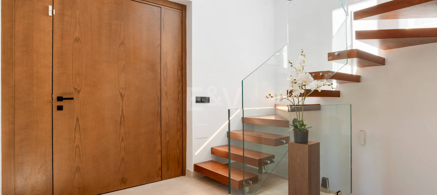 Elegant Contemporary Villa Near Guadalmina Golf and close to the Beach