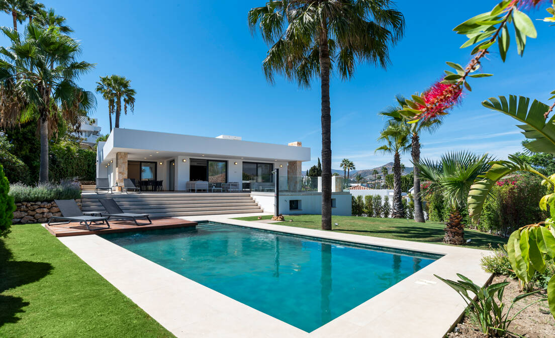 Elegant Contemporary Villa Near Guadalmina Golf and close to the Beach