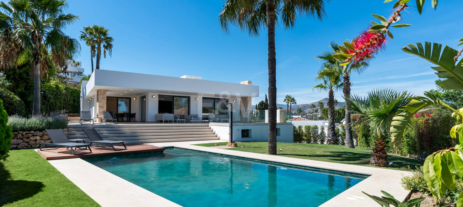 Elegant Contemporary Villa Near Guadalmina Golf and close to the Beach