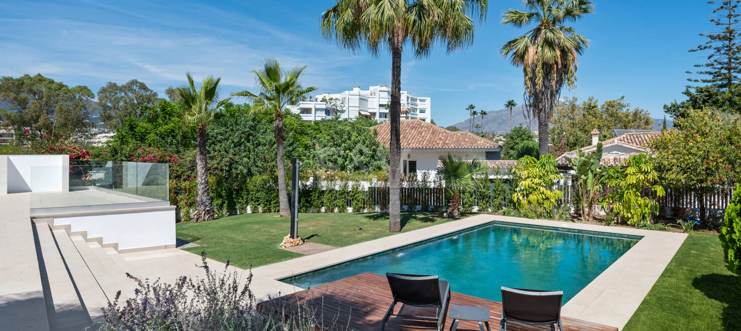 Elegant Contemporary Villa Near Guadalmina Golf and close to the Beach
