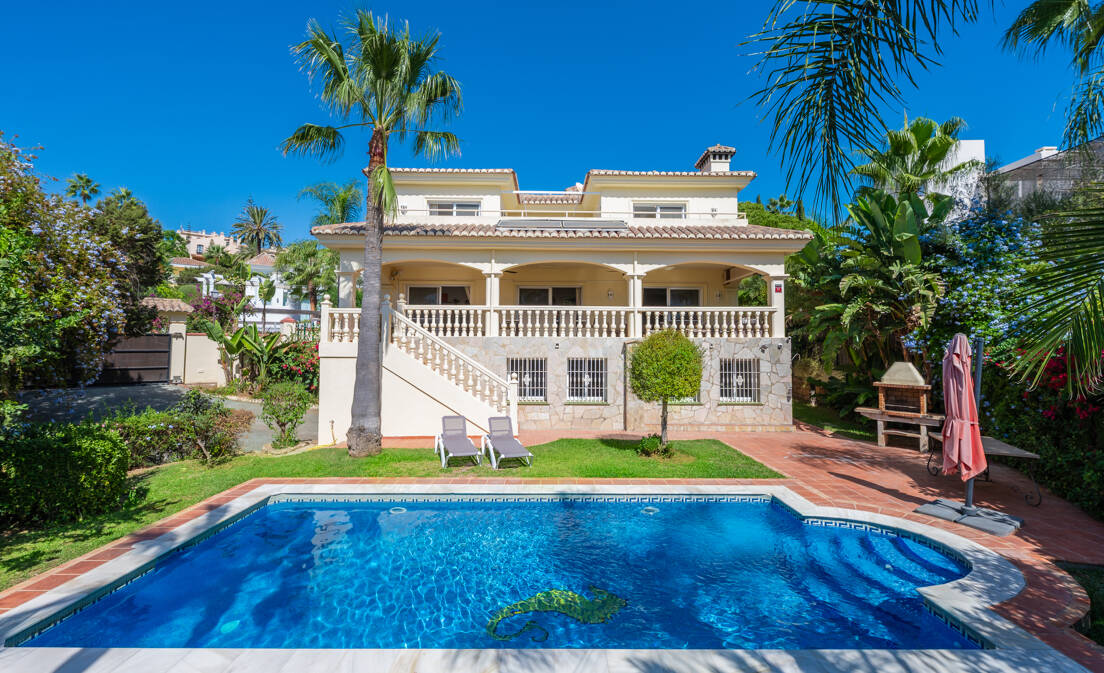 Villa méditerranéenne avec jardin mature et piscine à Marbesa