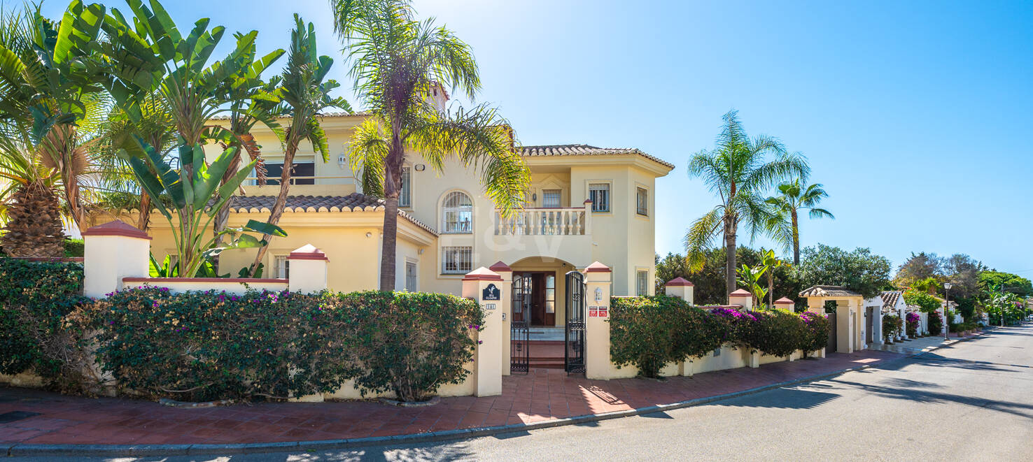 Villa méditerranéenne avec jardin mature et piscine à Marbesa