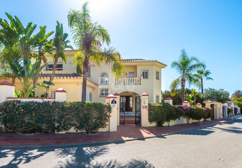 Mediterranean Villa with Mature Garden and Pool in Marbesa