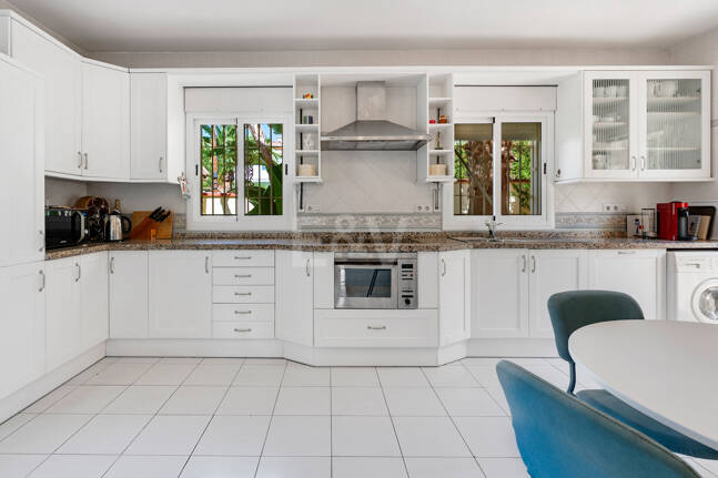 Mediterranean Villa with Mature Garden and Pool in Marbesa