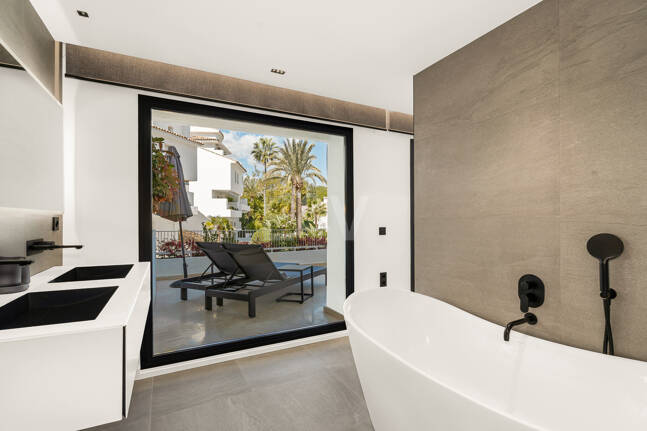 Elegant Duplex Apartment in Río Real – Walking Distance to the Beach