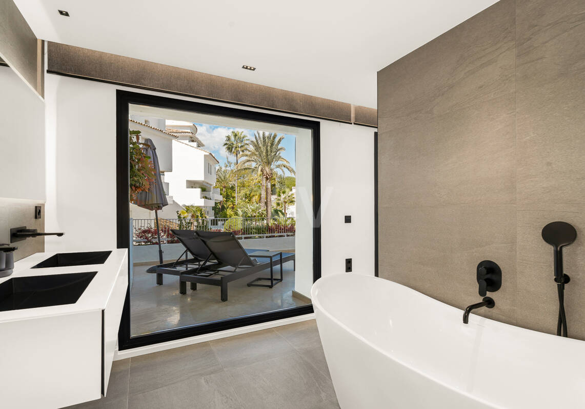Elegant Duplex Apartment in Río Real – Walking Distance to the Beach