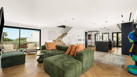 Elegancki apartament dwupoziomowy w Río Real – w odległości spaceru od plaży