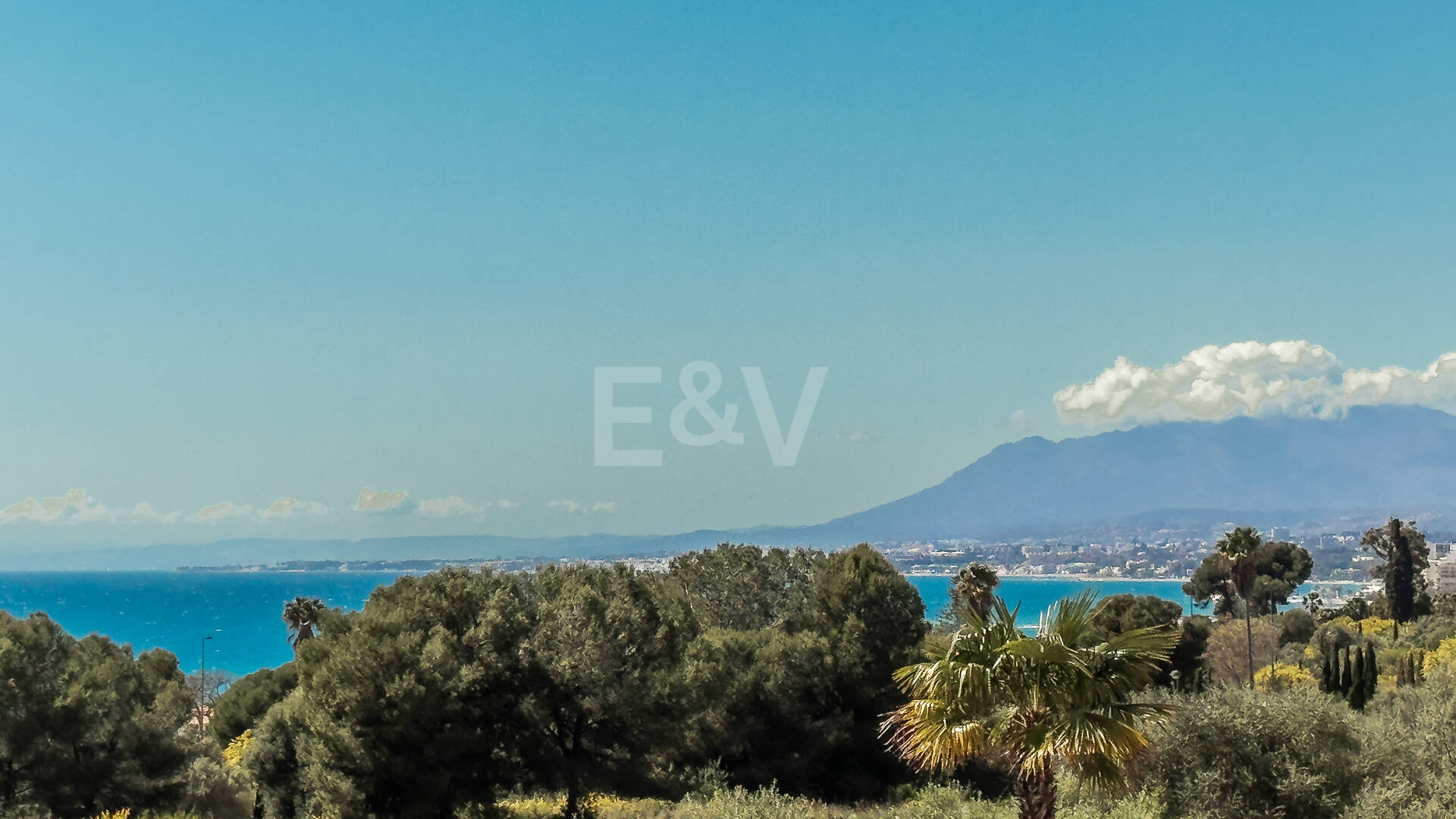 Elegant Duplex Apartment in Río Real – Walking Distance to the Beach