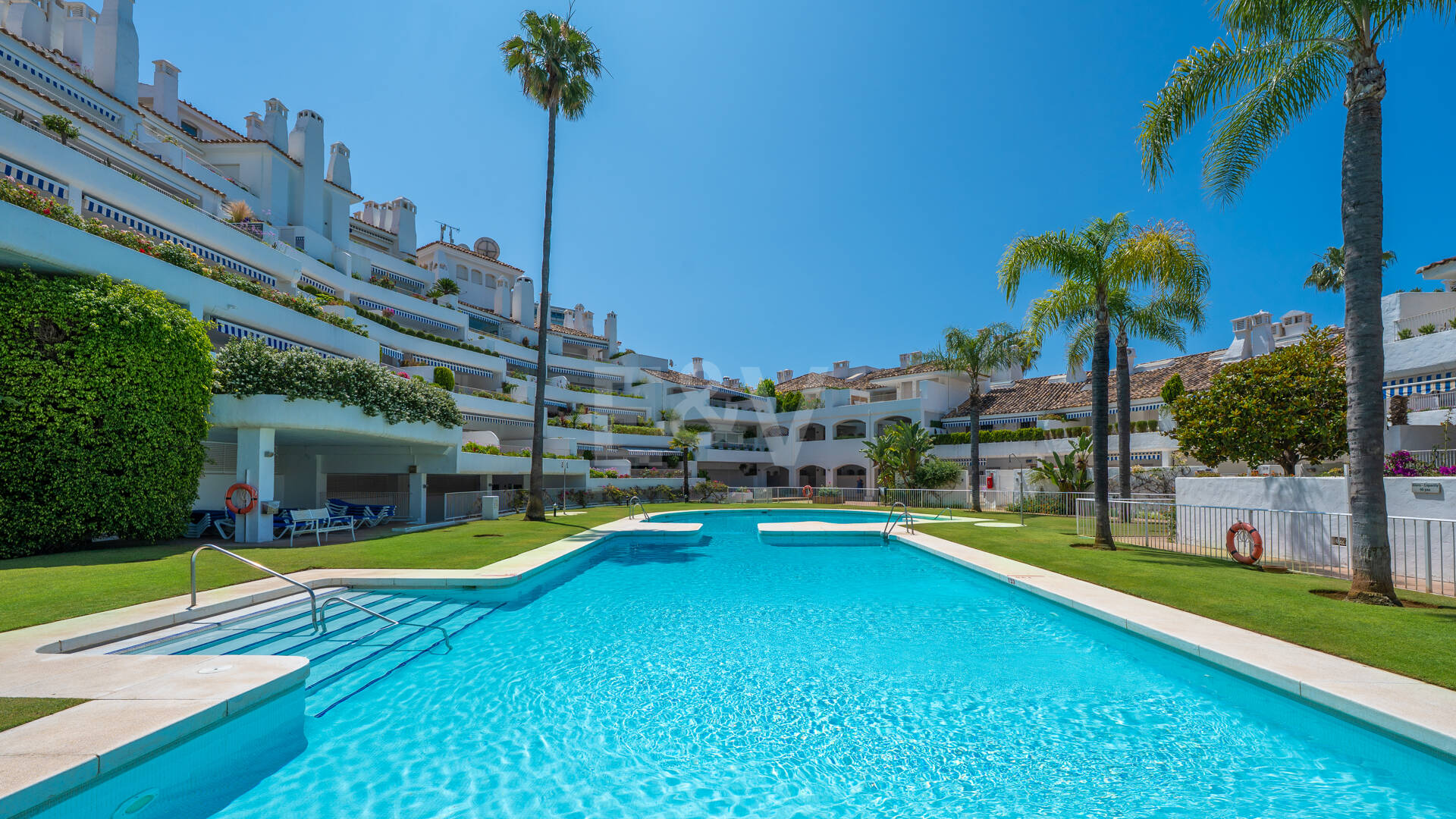 Elegant Duplex Apartment in Río Real – Walking Distance to the Beach