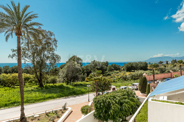 Elegant Duplex Apartment in Río Real – Walking Distance to the Beach