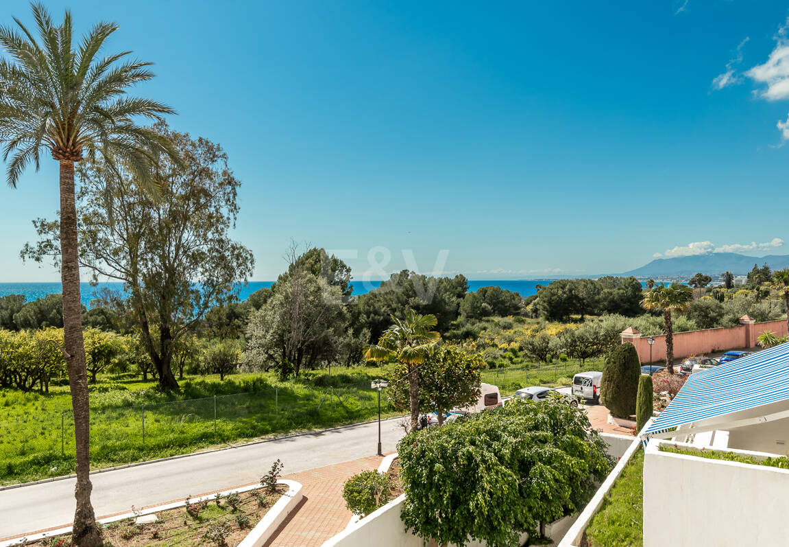 Elegant Duplex Apartment in Río Real – Walking Distance to the Beach