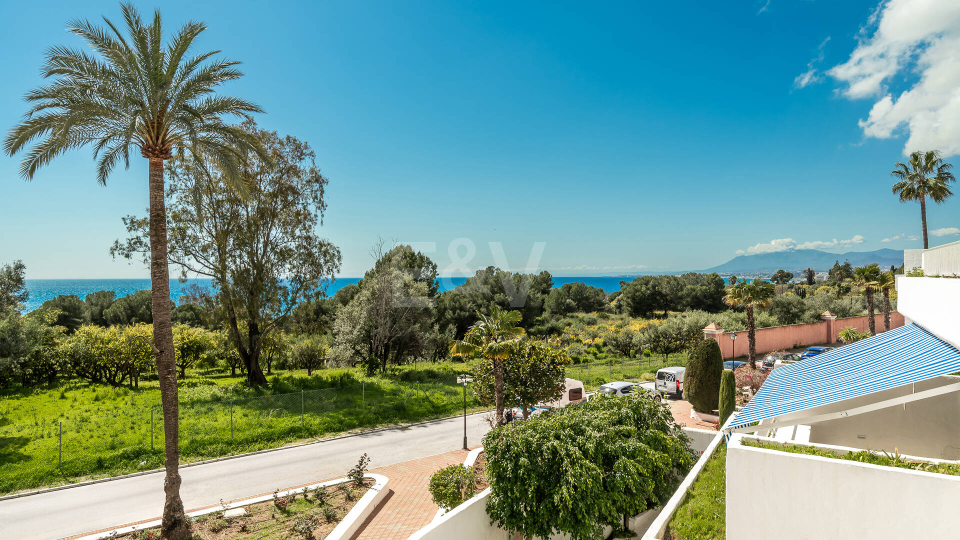 Elegant Duplex Apartment in Río Real – Walking Distance to the Beach