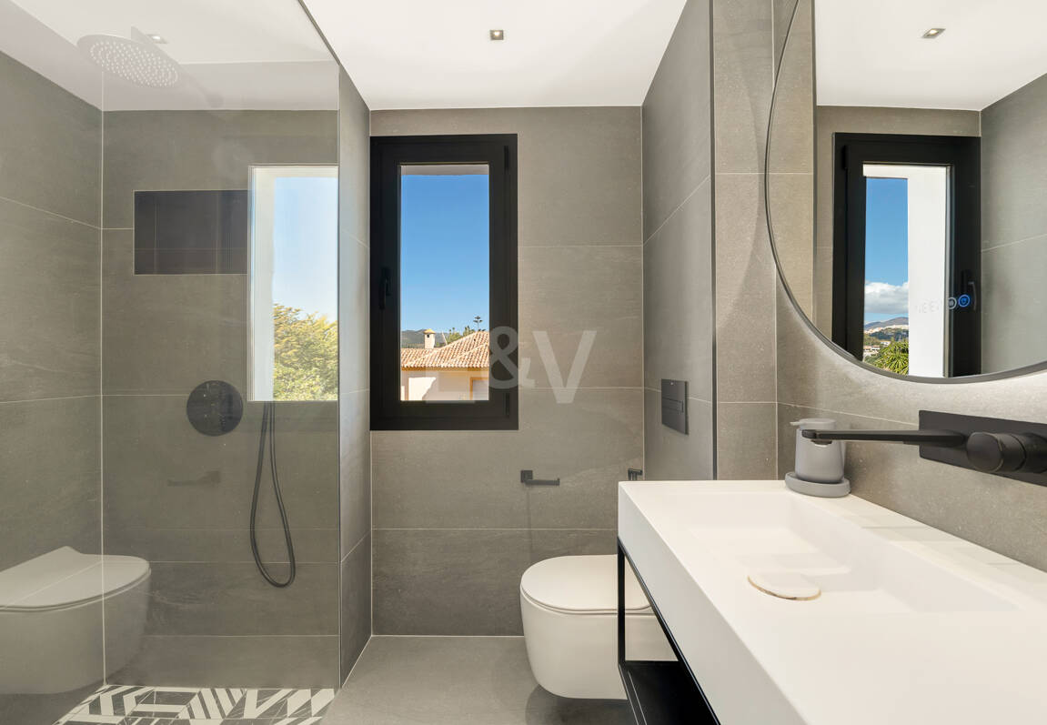 Elegant Duplex Apartment in Río Real – Walking Distance to the Beach