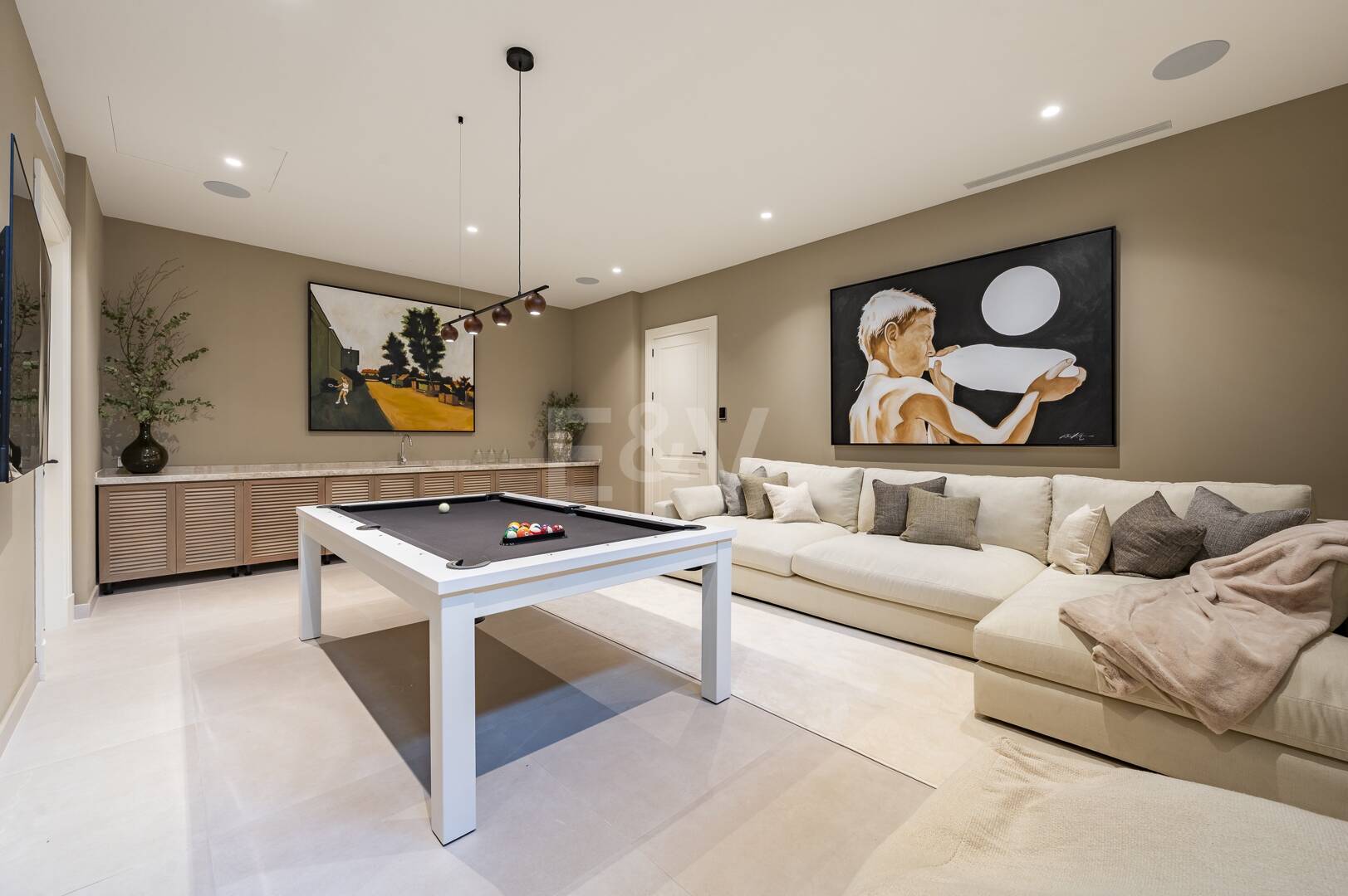 Cascada de Camojan: Modern Classic Jewel with Sea Views