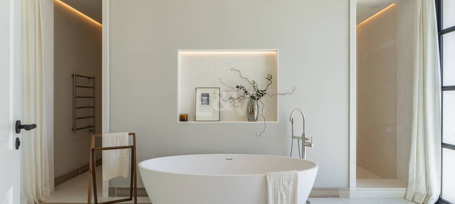Cascada de Camojan: Modern Classic Jewel with Sea Views