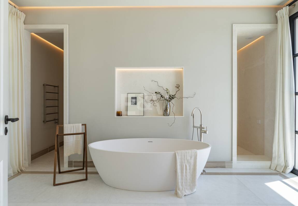 Cascada de Camoján: Modernes klassisches Juwel mit Meerblick