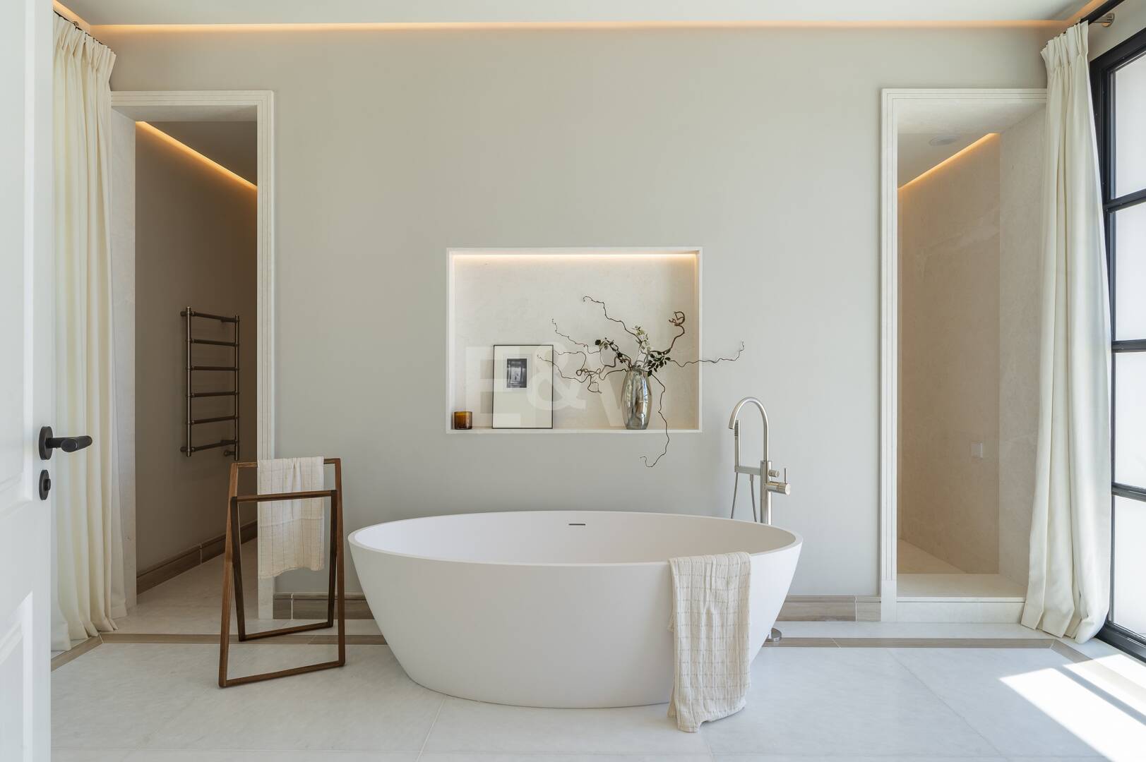 Cascada de Camojan: Modern Classic Jewel with Sea Views