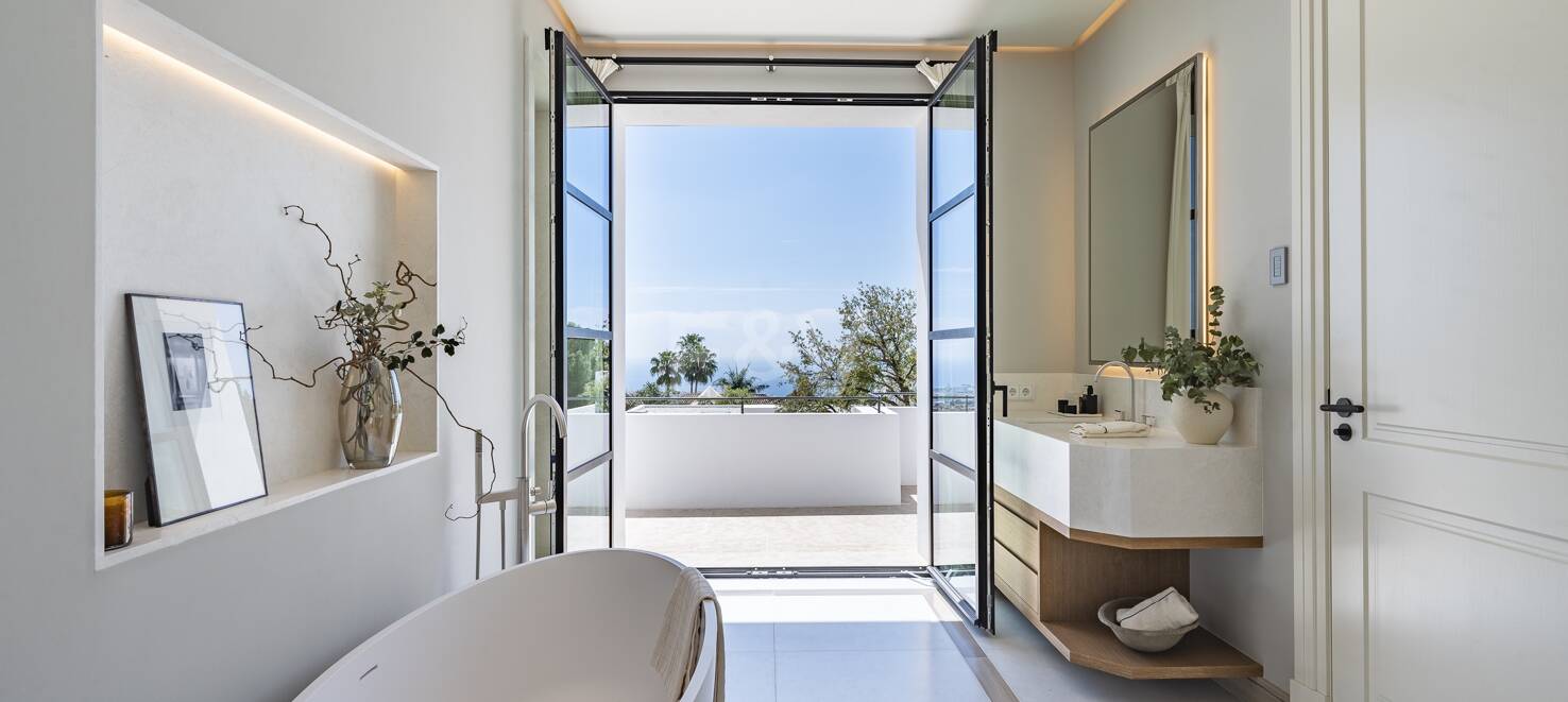 Cascada de Camojan: Modern Classic Jewel with Sea Views