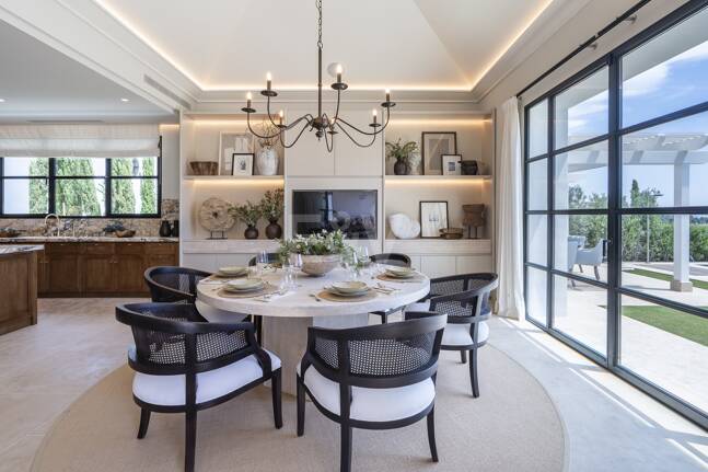 Cascada de Camoján: Modernes klassisches Juwel mit Meerblick