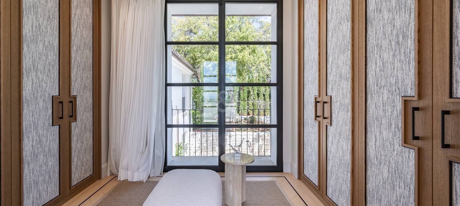 Cascada de Camojan: Modern Classic Jewel with Sea Views