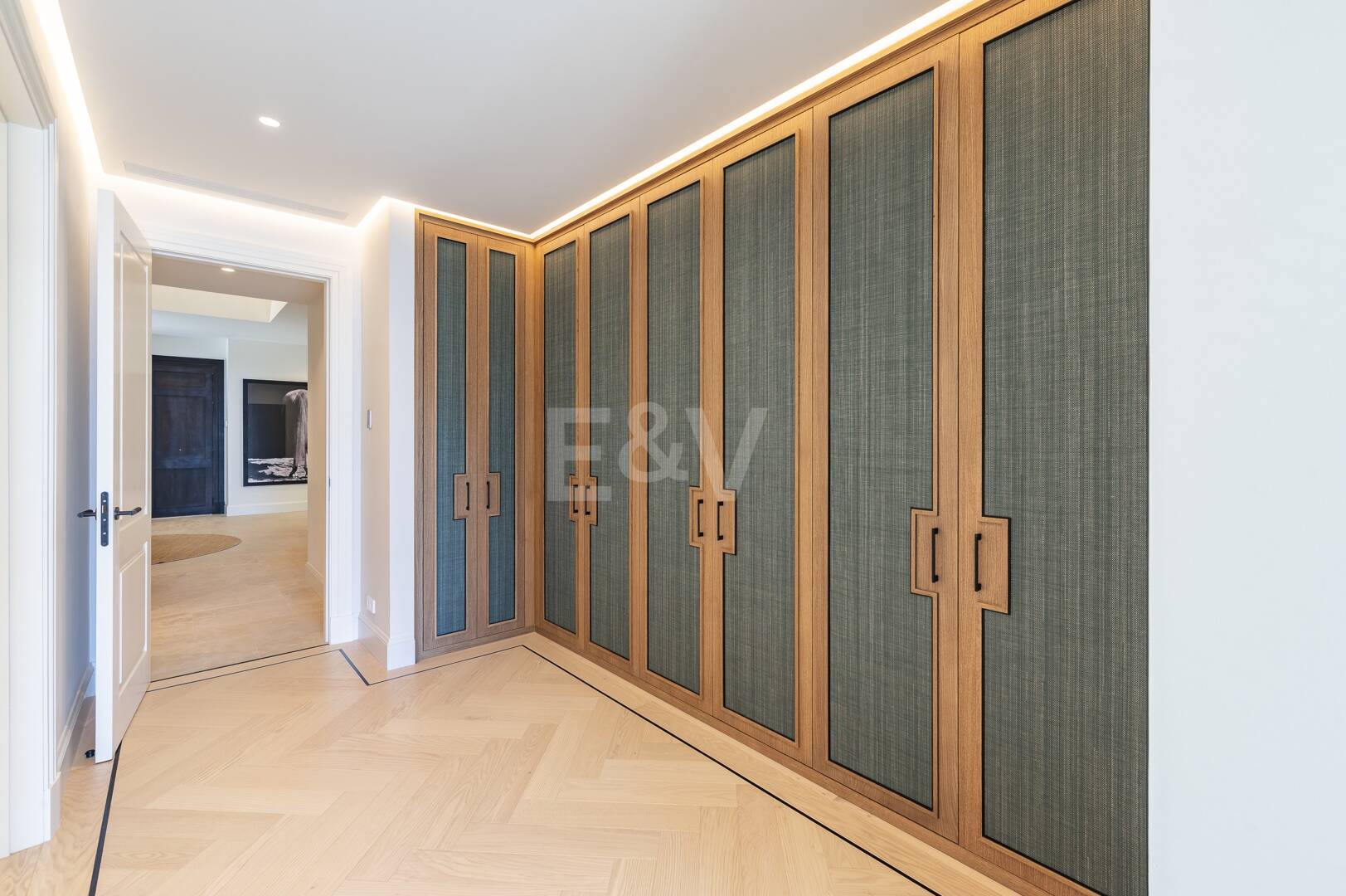 Cascada de Camojan: Modern Classic Jewel with Sea Views