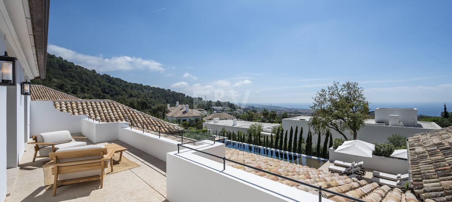 Cascada de Camojan: Modern Classic Jewel with Sea Views