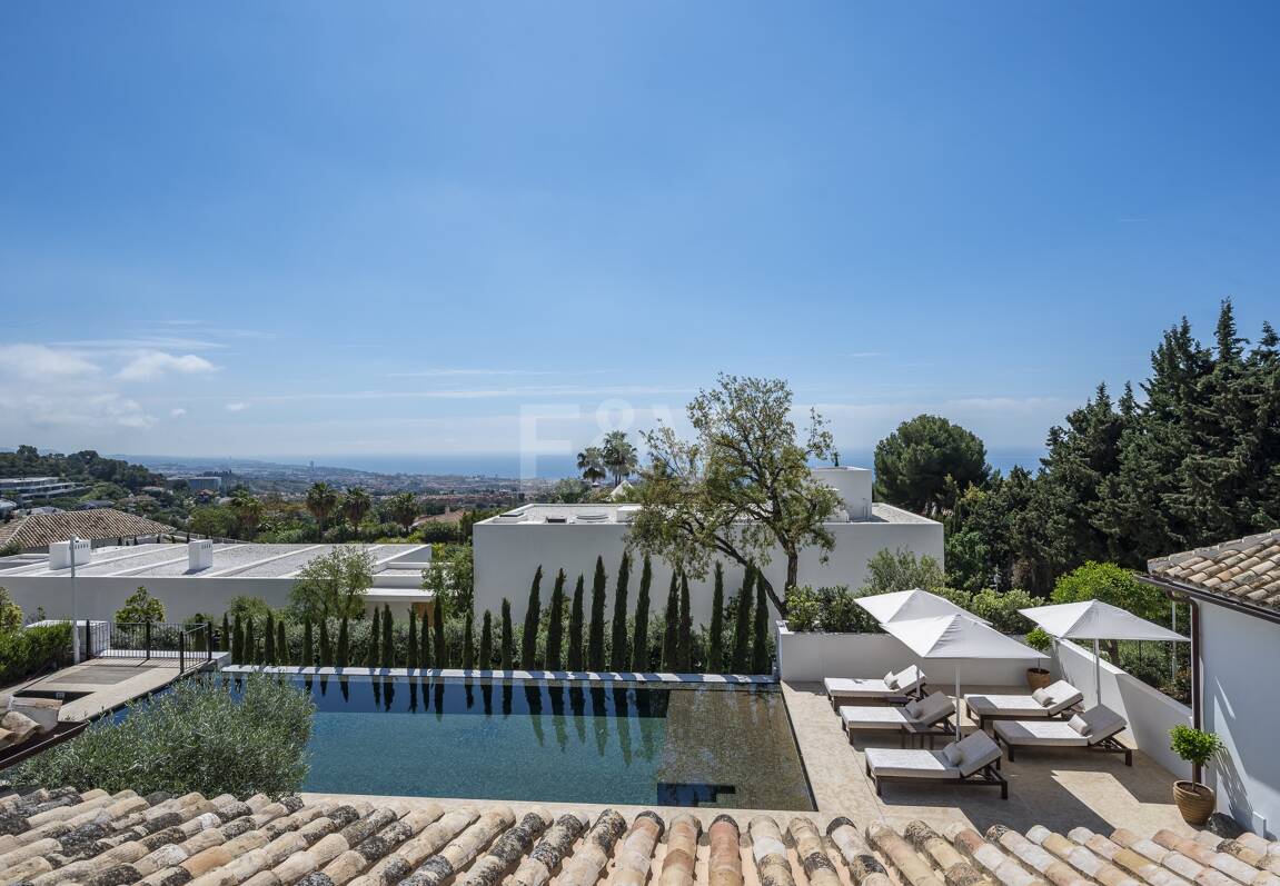 Cascada de Camoján: Modernes klassisches Juwel mit Meerblick