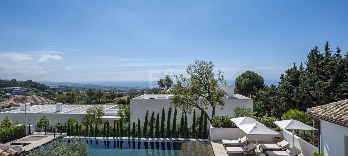 Cascada de Camojan: Modern Classic Jewel with Sea Views