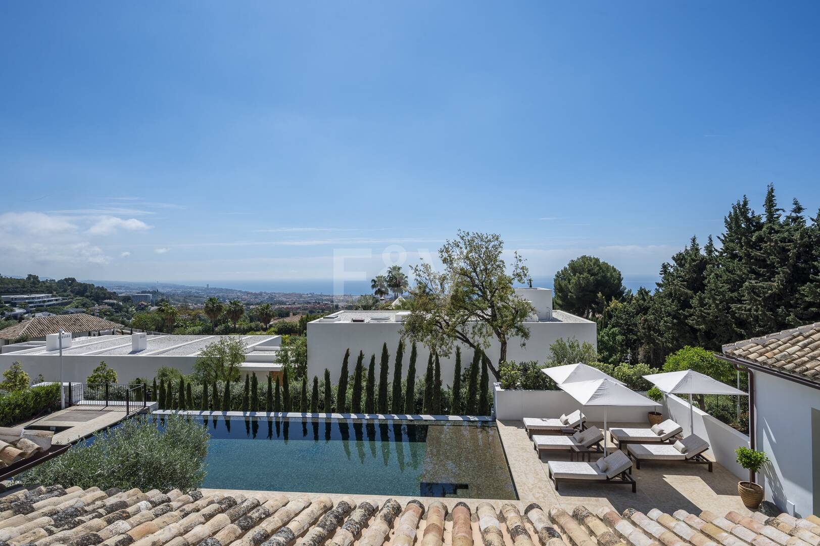 Cascada de Camojan: Modern Classic Jewel with Sea Views