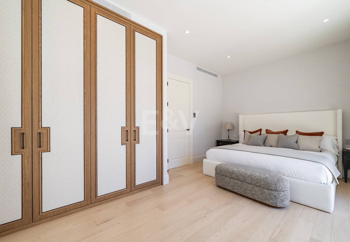 Cascada de Camoján: Modernes klassisches Juwel mit Meerblick