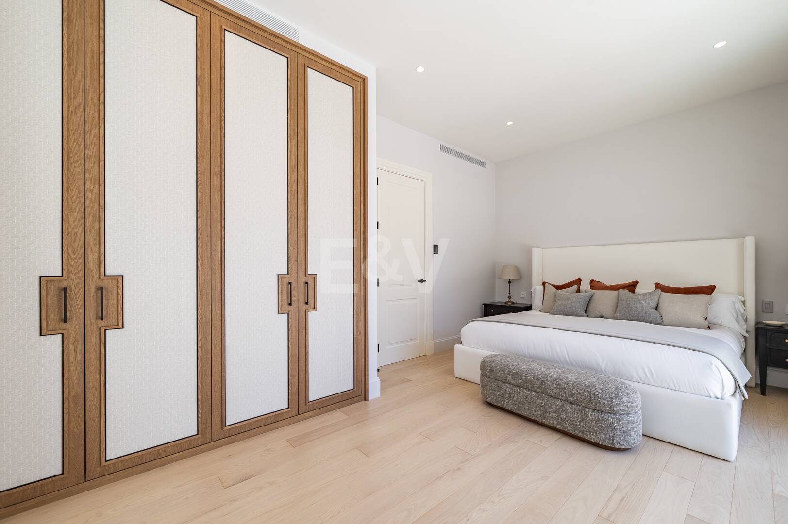 Cascada de Camojan: Modern Classic Jewel with Sea Views