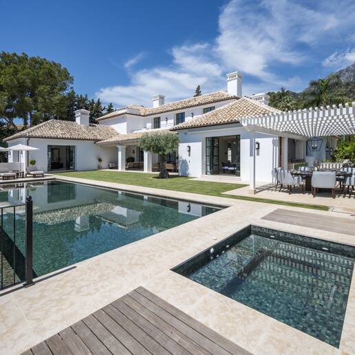 Cascada de Camojan: Modern Classic Jewel with Sea Views