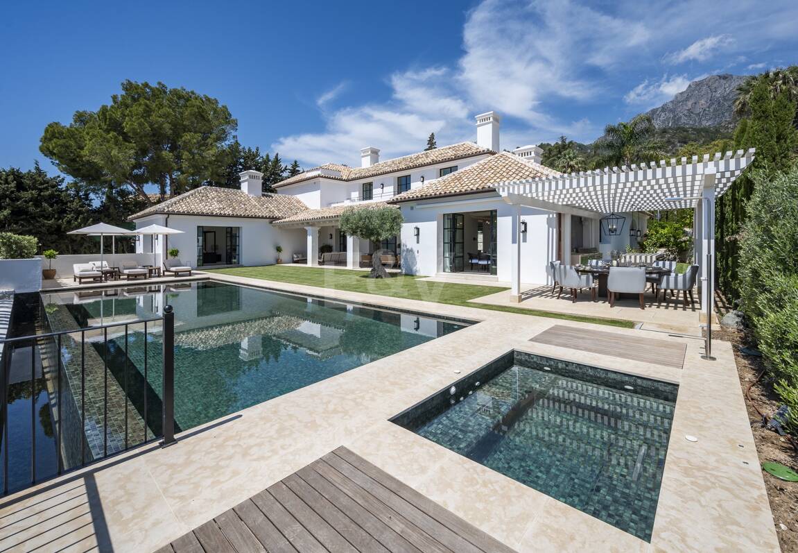 Cascada de Camoján: Modernes klassisches Juwel mit Meerblick