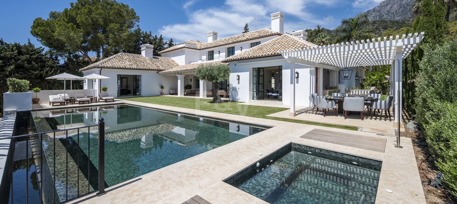 Cascada de Camojan: Modern Classic Jewel with Sea Views