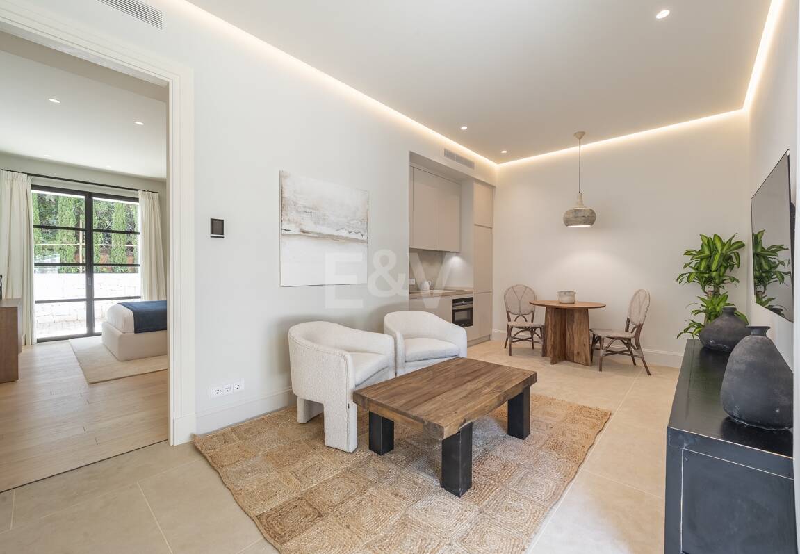 Cascada de Camoján: Modernes klassisches Juwel mit Meerblick