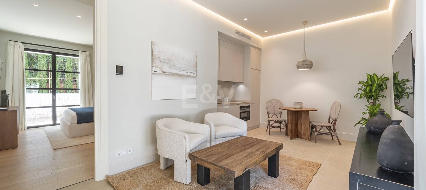 Cascada de Camojan: Modern Classic Jewel with Sea Views