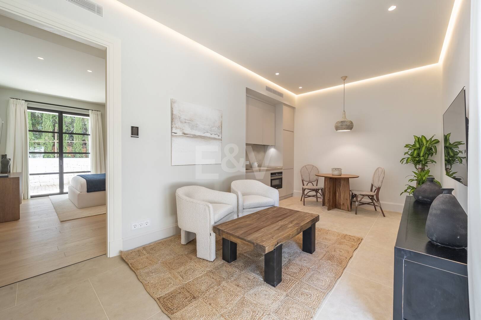 Cascada de Camojan: Modern Classic Jewel with Sea Views