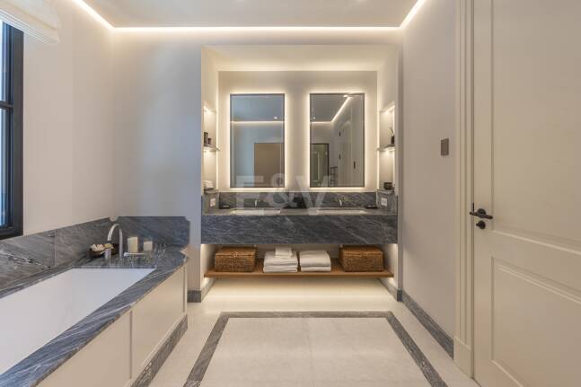 Cascada de Camoján: Modernes klassisches Juwel mit Meerblick