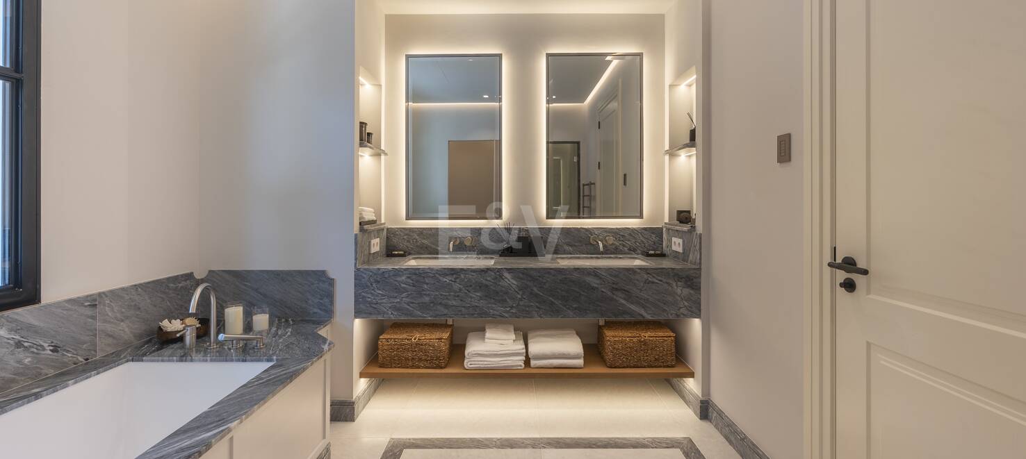 Cascada de Camojan: Modern Classic Jewel with Sea Views