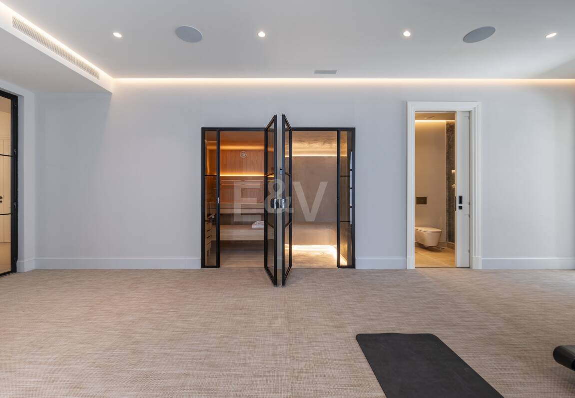 Cascada de Camoján: Modernes klassisches Juwel mit Meerblick