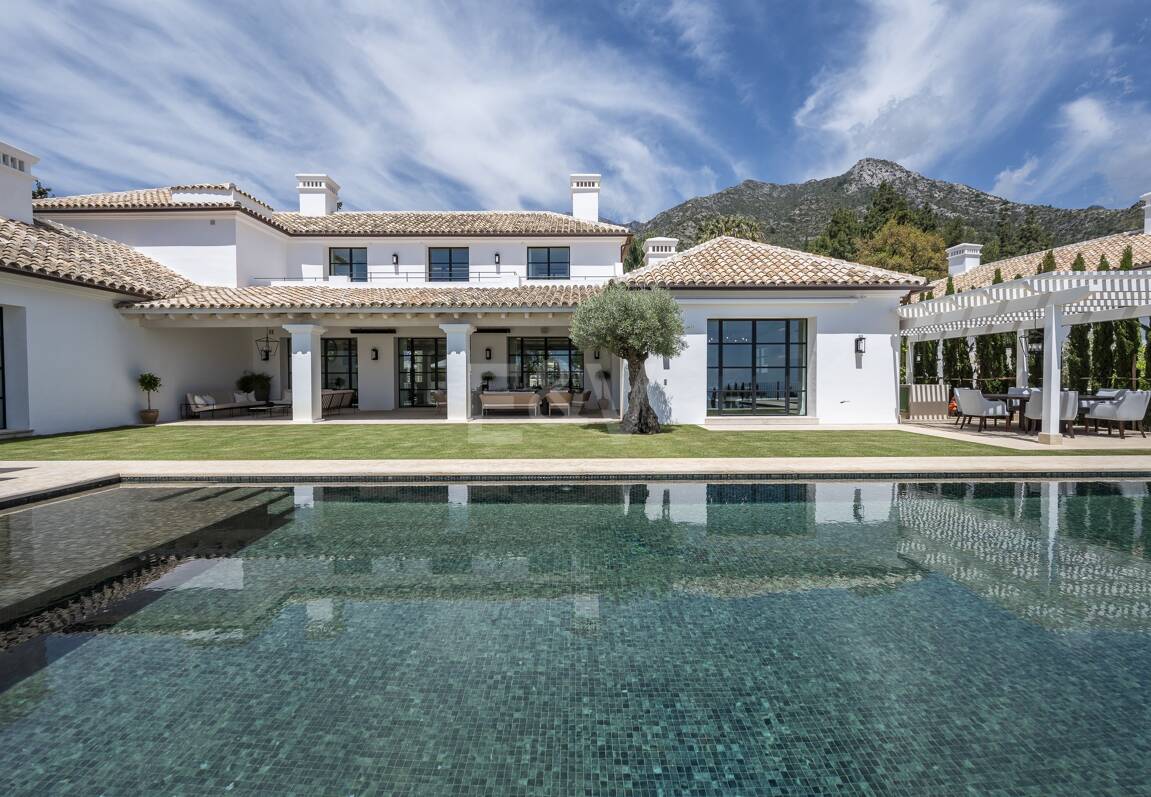 Cascada de Camoján: Modernes klassisches Juwel mit Meerblick