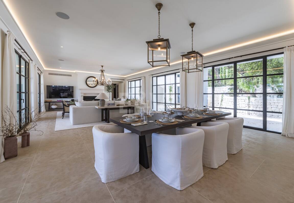 Cascada de Camoján: Modernes klassisches Juwel mit Meerblick