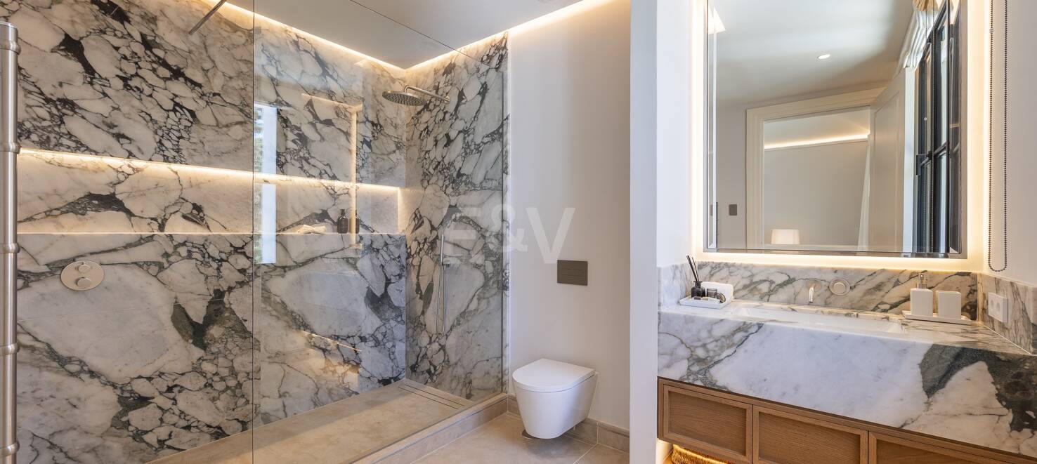 Cascada de Camojan: Modern Classic Jewel with Sea Views