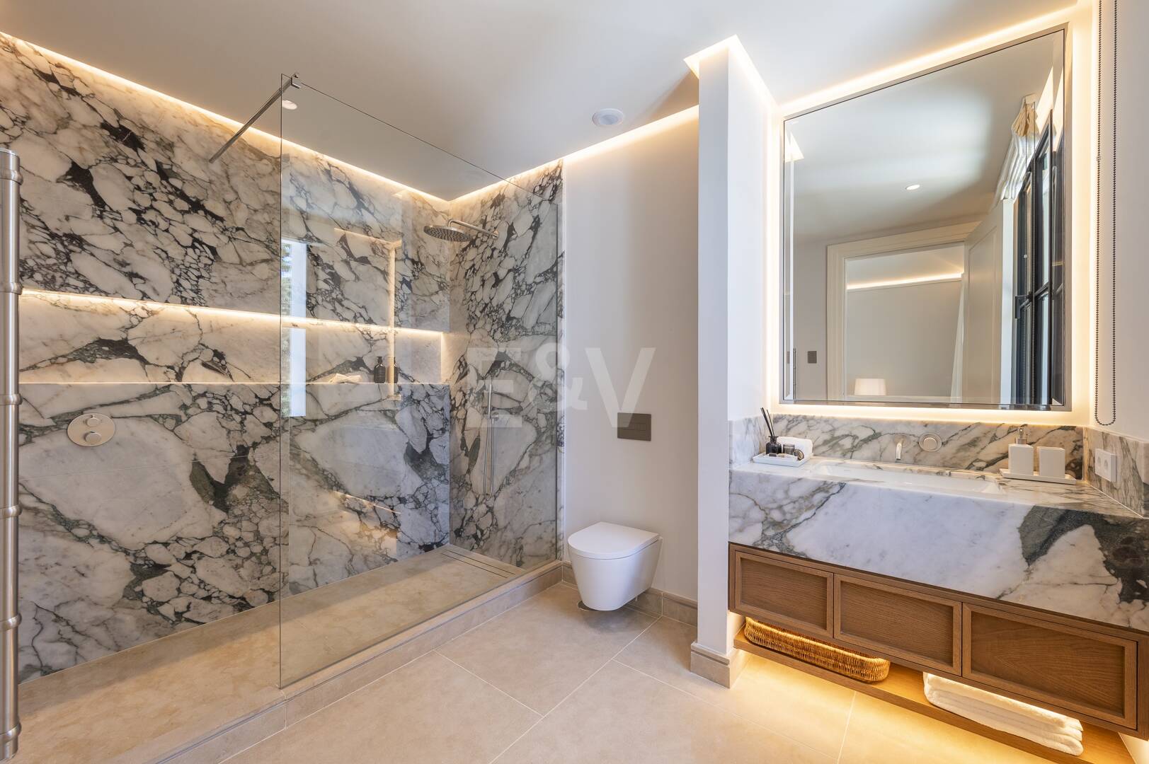 Cascada de Camojan: Modern Classic Jewel with Sea Views