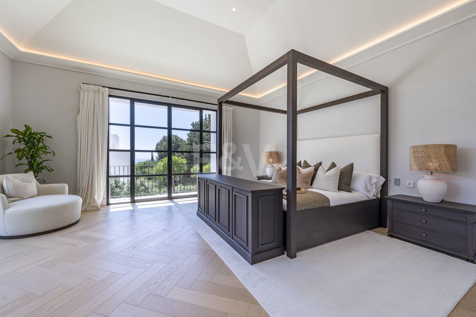 Cascada de Camojan: Modern Classic Jewel with Sea Views